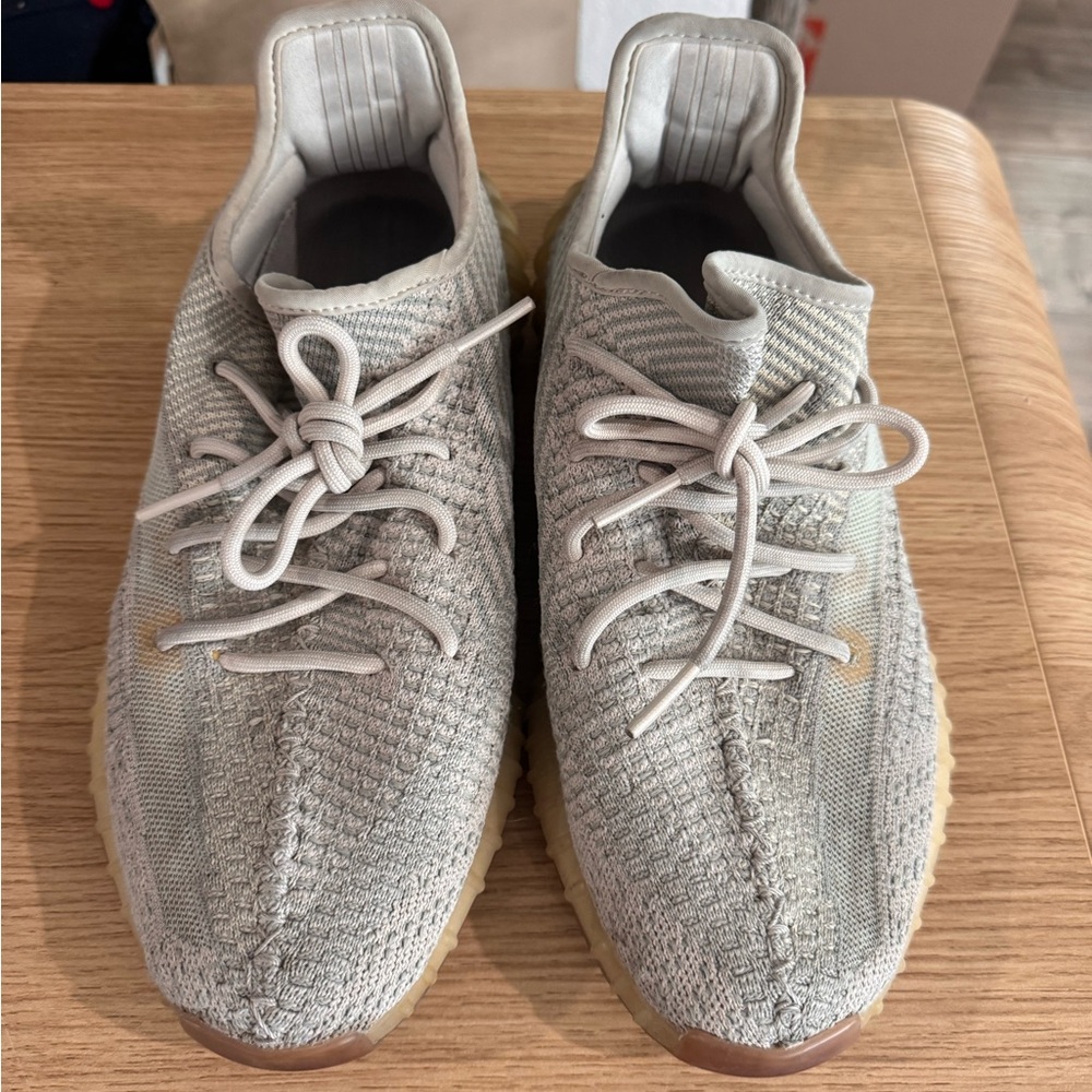 adidas Yeezy Boost 350 V2
Yeshaya (Non-Reflective)